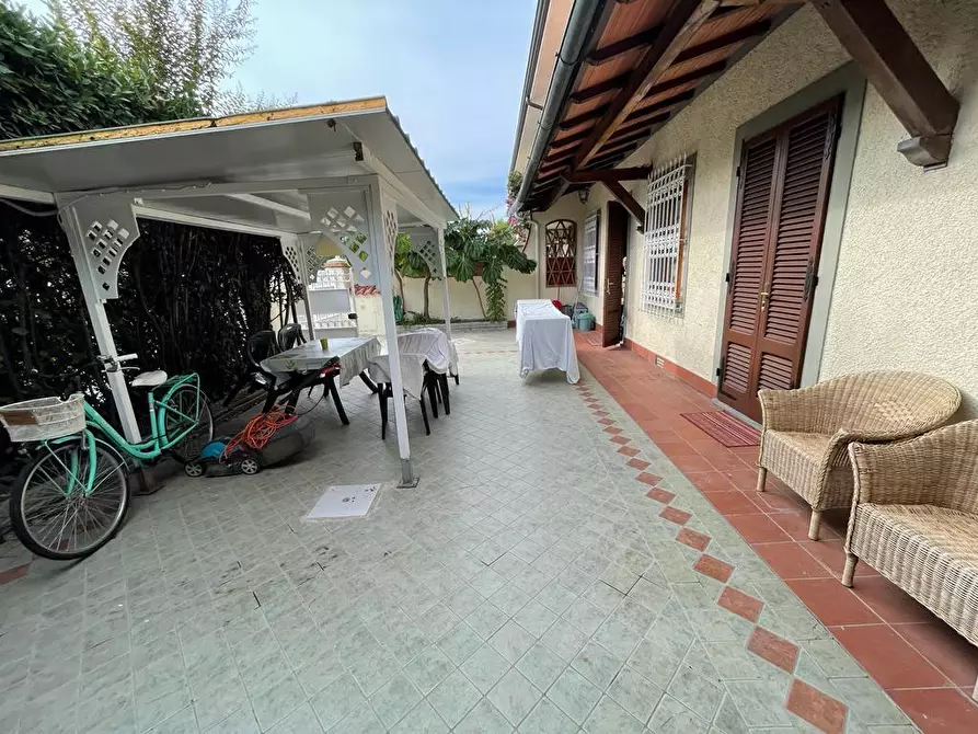 Immagine 21 di Casa semindipendente in vendita  a Forte Dei Marmi