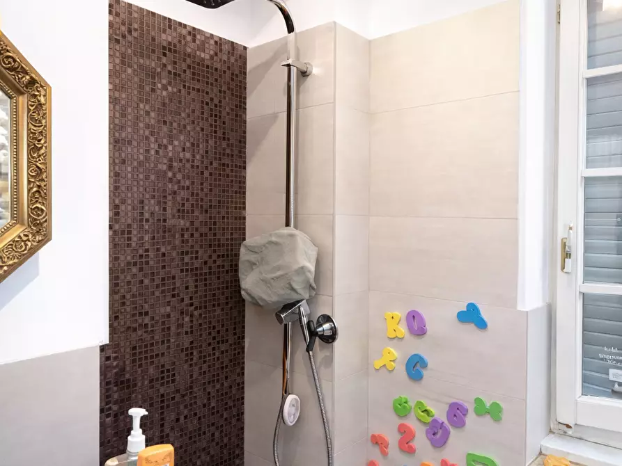 Immagine 9 di Casa semindipendente in vendita  a Carrara