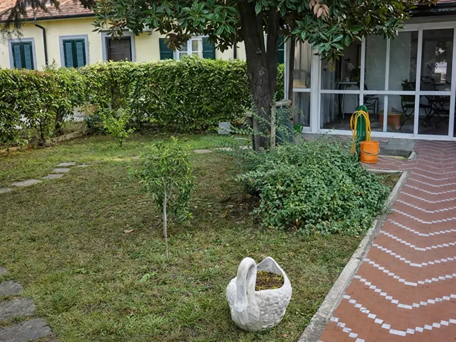 Immagine 1 di Casa semindipendente in vendita  a Carrara