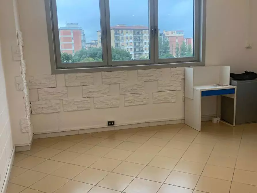 Immagine 6 di Attività artigianale in vendita  a Livorno