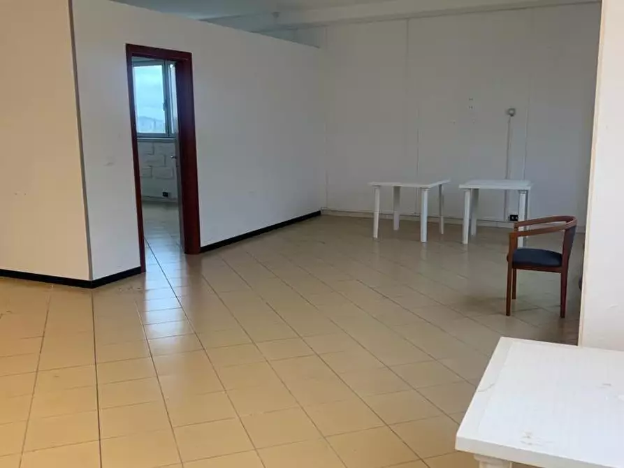 Immagine 2 di Attività artigianale in vendita  a Livorno