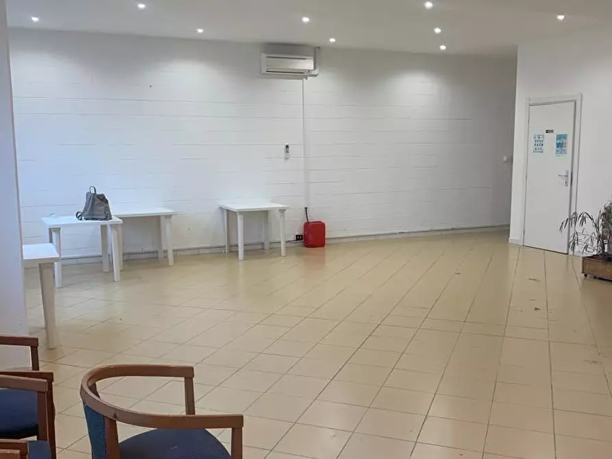 Immagine 5 di Attività artigianale in vendita  a Livorno