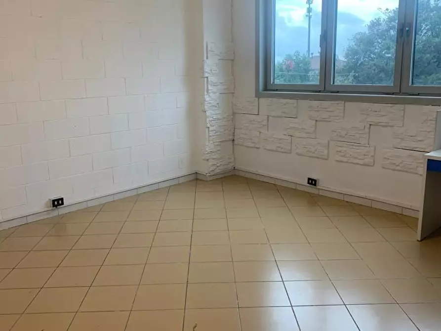 Immagine 7 di Attività artigianale in vendita  a Livorno