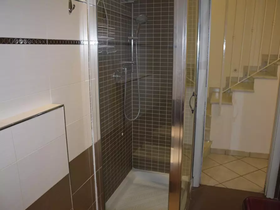 Immagine 12 di Porzione di casa in vendita  a Carrara