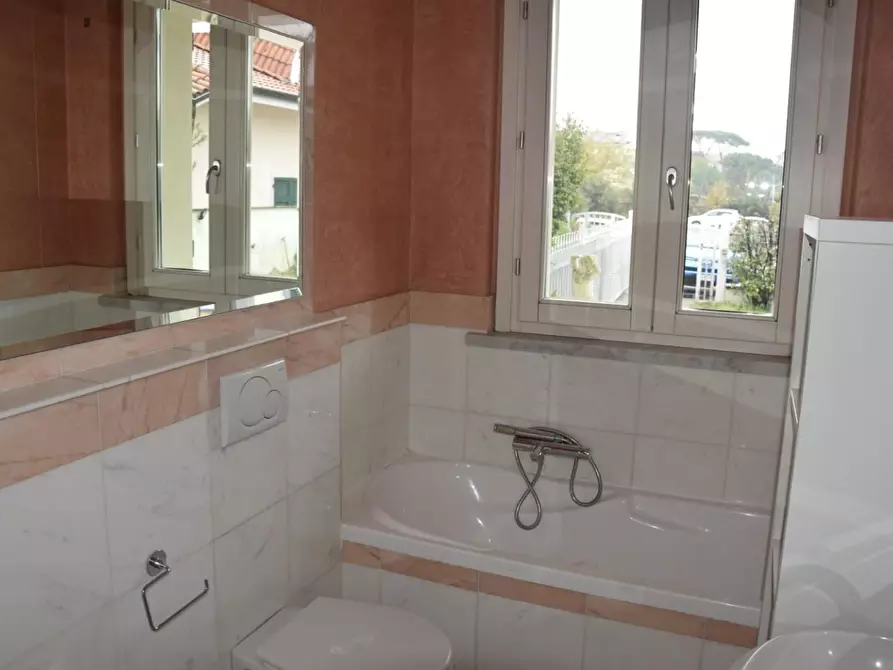 Immagine 9 di Porzione di casa in vendita  a Carrara