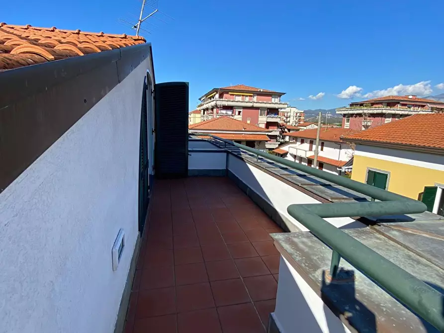 Immagine 12 di Appartamento in affitto  a Massa