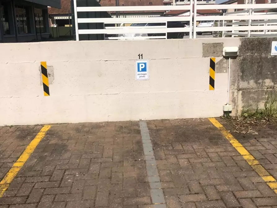 Immagine 21 di Appartamento in affitto  a Massa