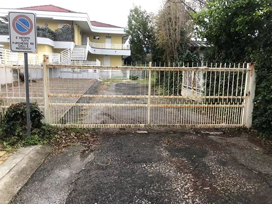 Immagine 19 di Appartamento in affitto  a Massa