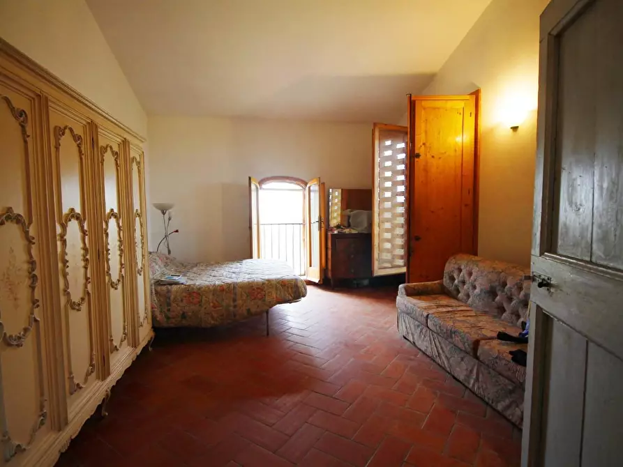 Immagine 2 di Casa colonica in vendita  a Vinci