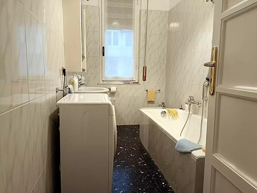 Immagine 12 di Appartamento in vendita  a Carrara