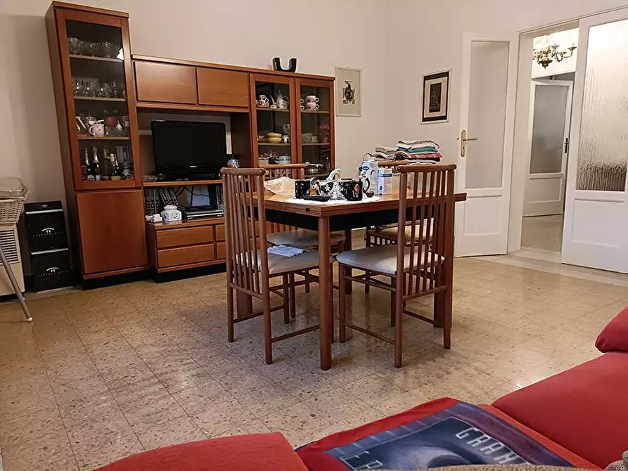 Immagine 2 di Appartamento in vendita  a Carrara