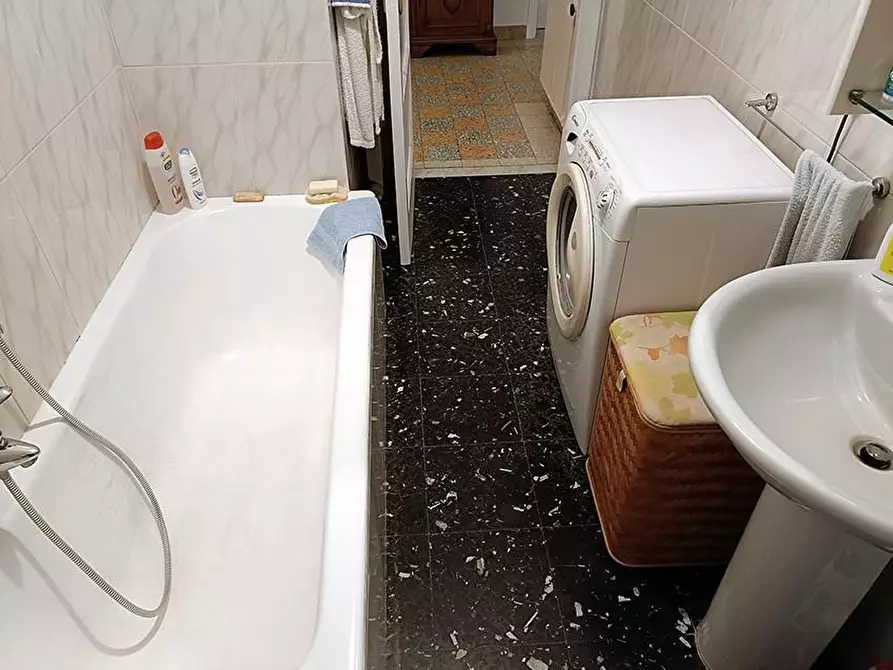 Immagine 13 di Appartamento in vendita  a Carrara