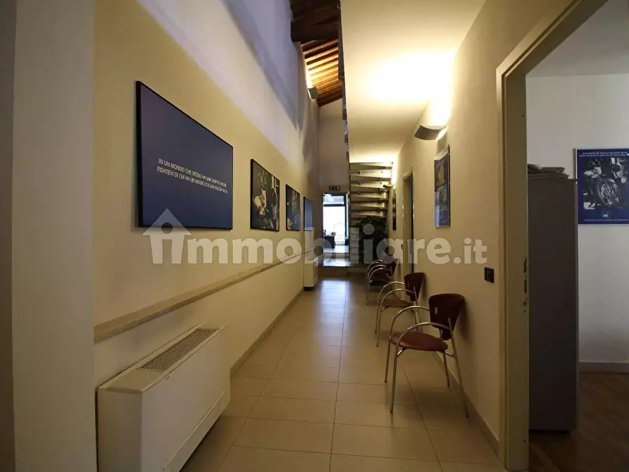 Immagine 12 di Ufficio in vendita  a Pontedera
