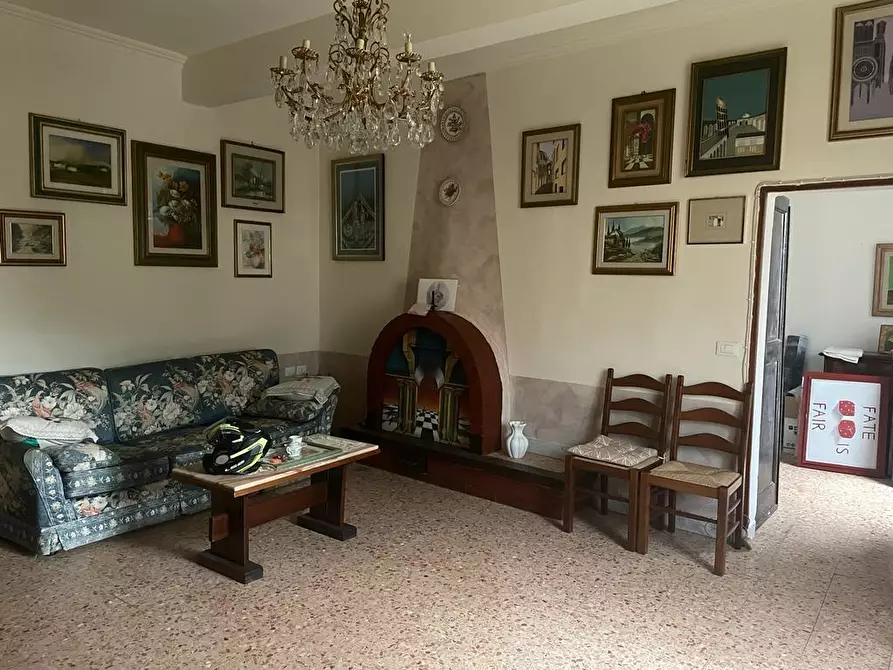 Immagine 3 di Appartamento in vendita  a Massa