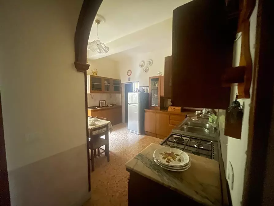 Immagine 5 di Appartamento in vendita  a Massa