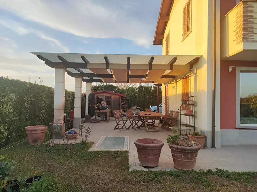 Immagine 1 di Villa in vendita  a Camaiore