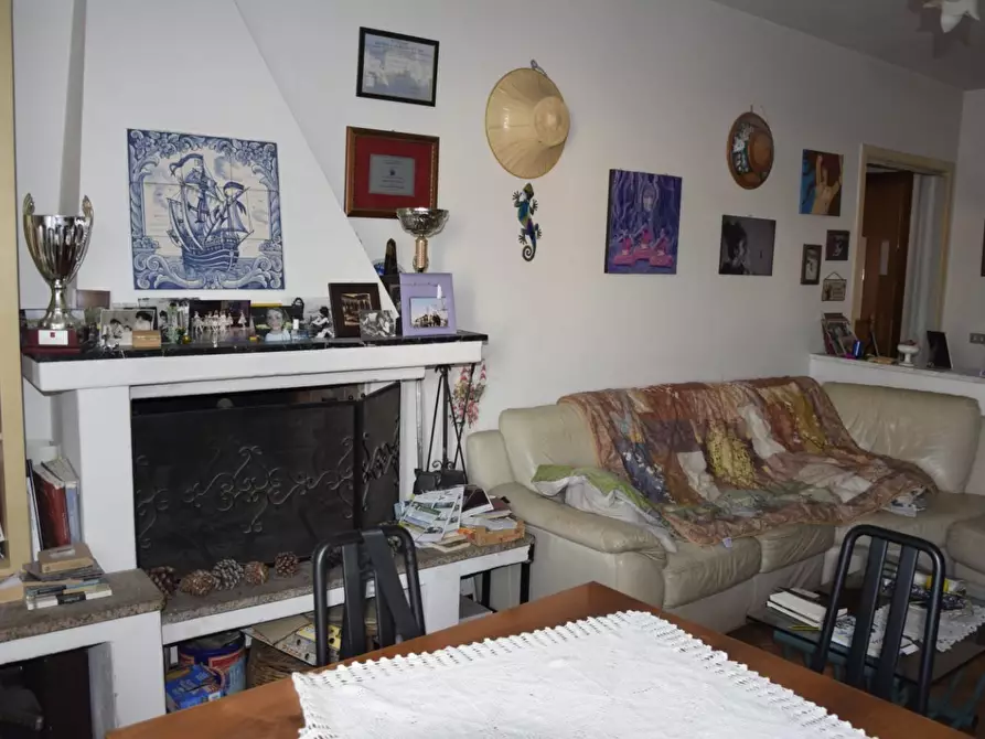 Immagine 2 di Appartamento in vendita  a Carrara