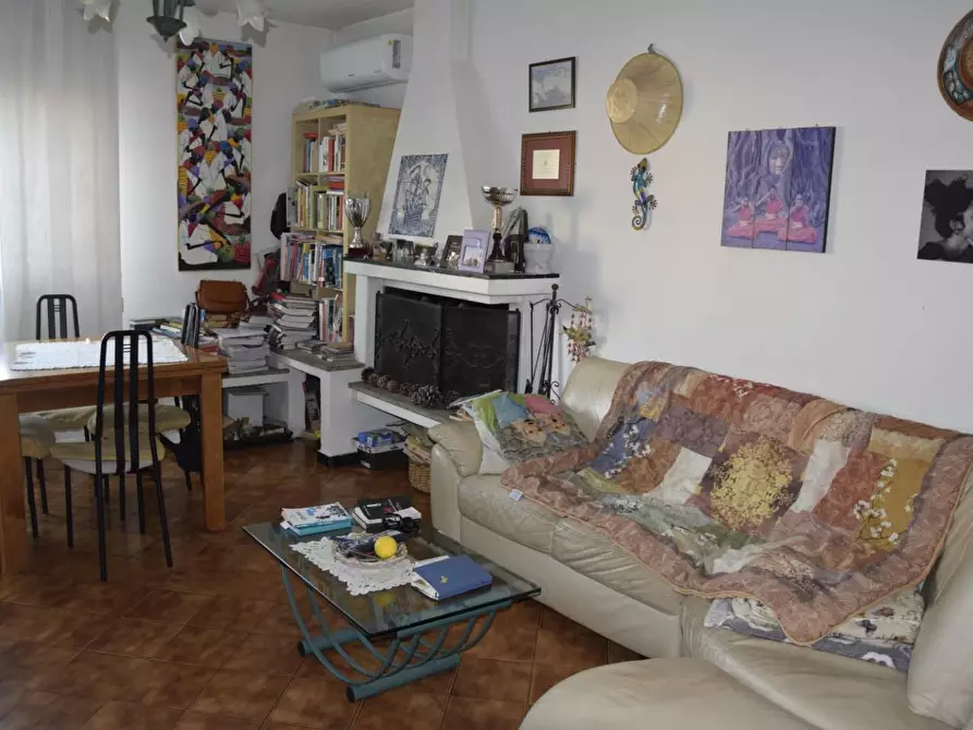 Immagine 3 di Appartamento in vendita  a Carrara