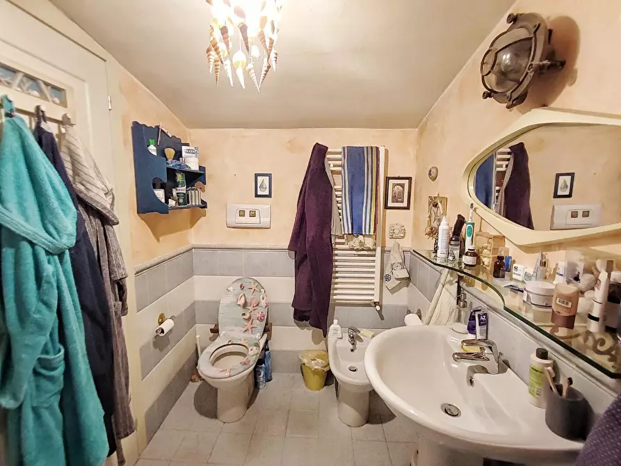 Immagine 13 di Mansarda in vendita  a Viareggio