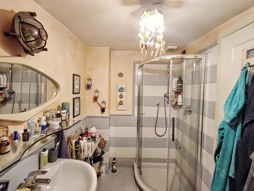 Immagine 12 di Mansarda in vendita  a Viareggio