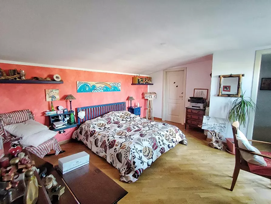 Immagine 9 di Mansarda in vendita  a Viareggio