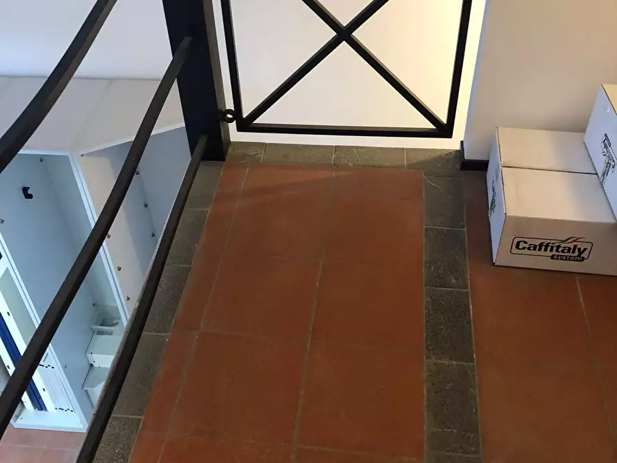 Immagine 4 di Locale commerciale in vendita  a Carrara