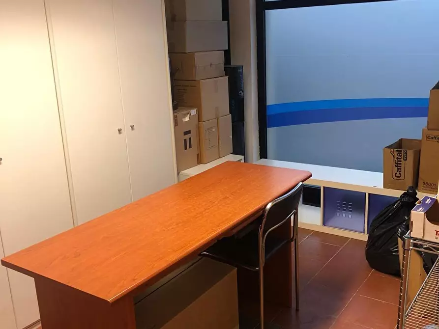 Immagine 8 di Locale commerciale in vendita  a Carrara