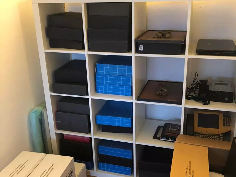 Immagine 11 di Locale commerciale in vendita  a Carrara