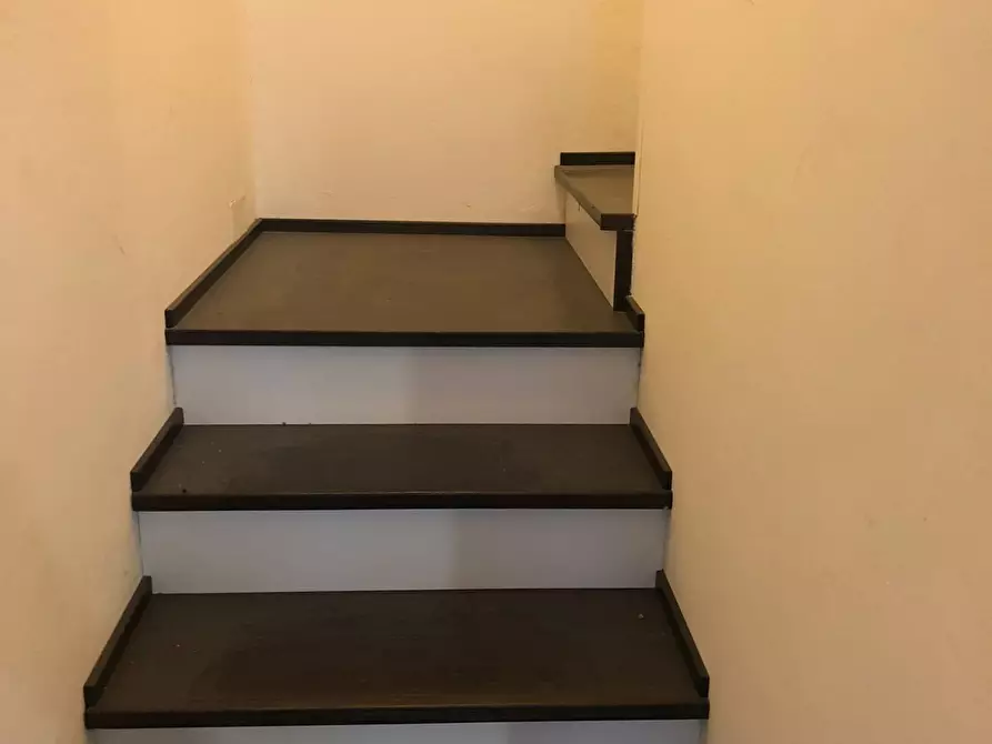 Immagine 14 di Locale commerciale in vendita  a Carrara