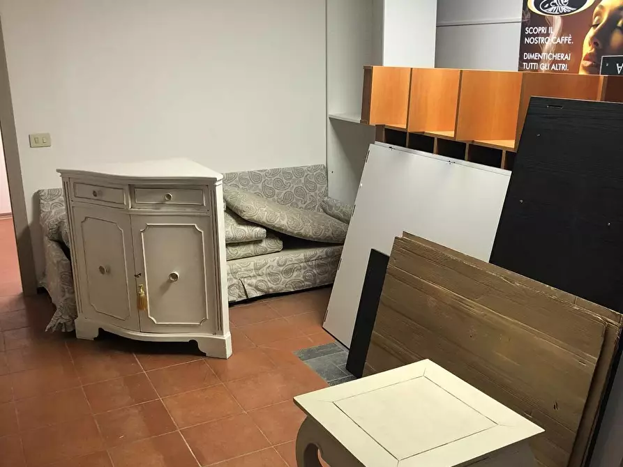 Immagine 7 di Locale commerciale in vendita  a Carrara