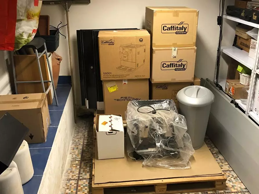 Immagine 15 di Locale commerciale in vendita  a Carrara