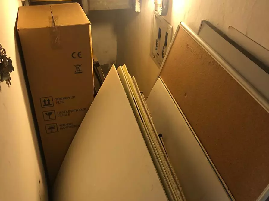 Immagine 12 di Locale commerciale in vendita  a Carrara