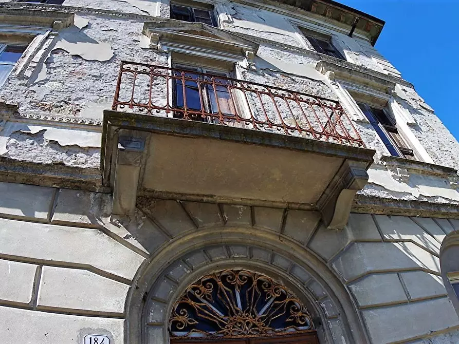 Immagine 12 di Palazzo in vendita  a Lucca