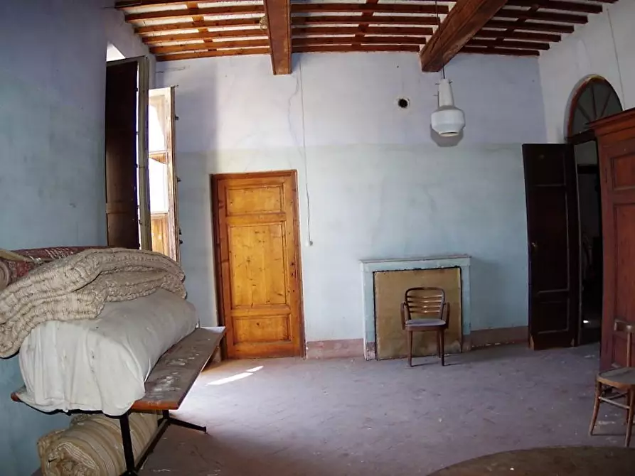 Immagine 4 di Palazzo in vendita  a Lucca