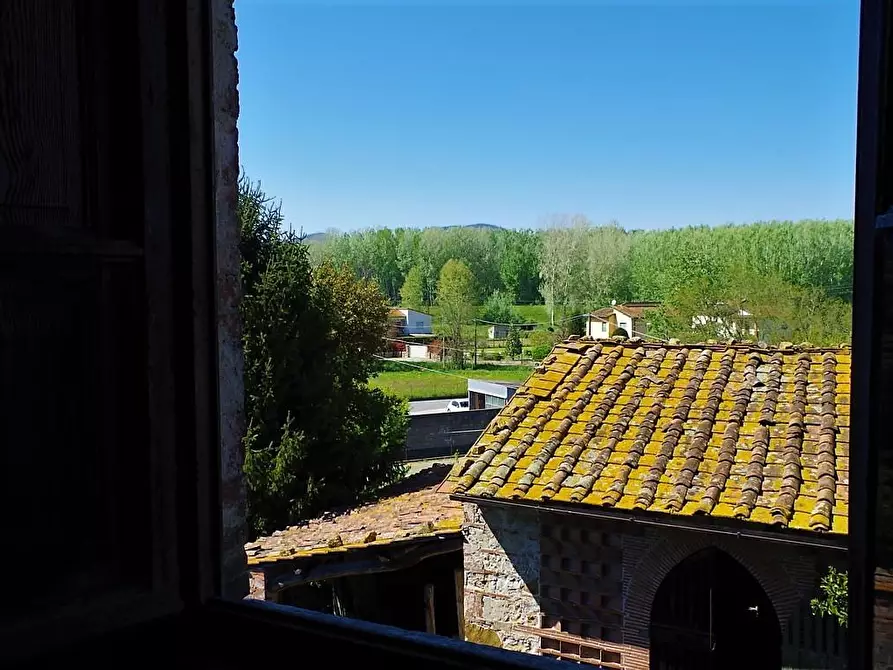 Immagine 21 di Palazzo in vendita  a Lucca