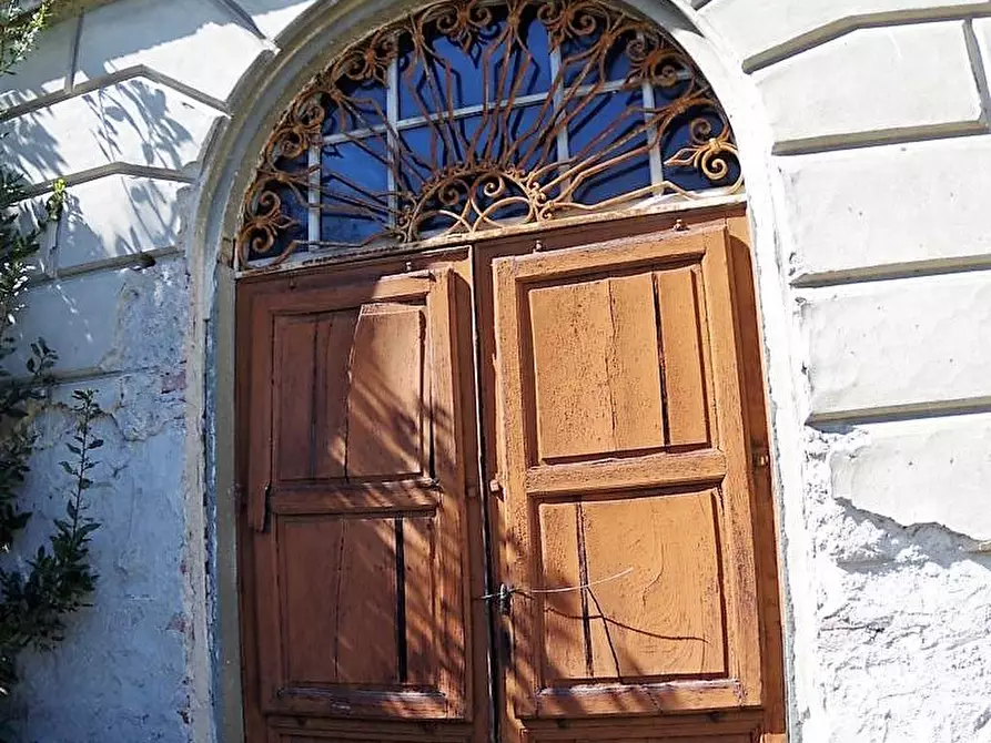 Immagine 7 di Palazzo in vendita  a Lucca