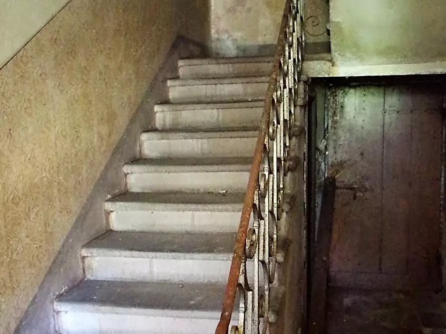 Immagine 13 di Palazzo in vendita  a Lucca