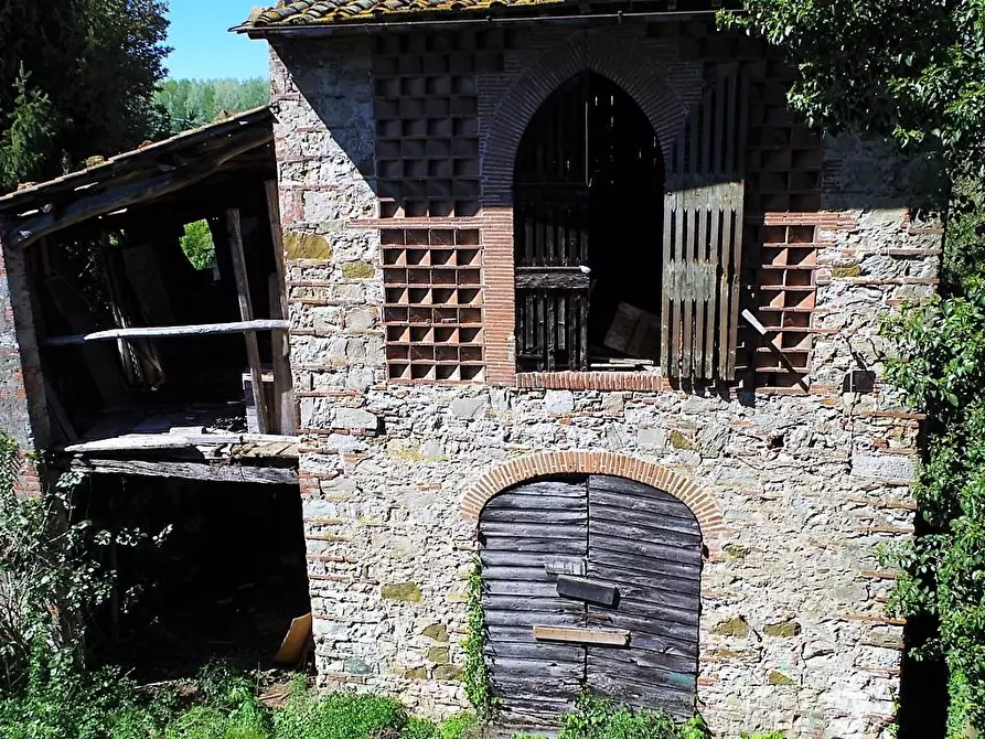 Immagine 19 di Palazzo in vendita  a Lucca