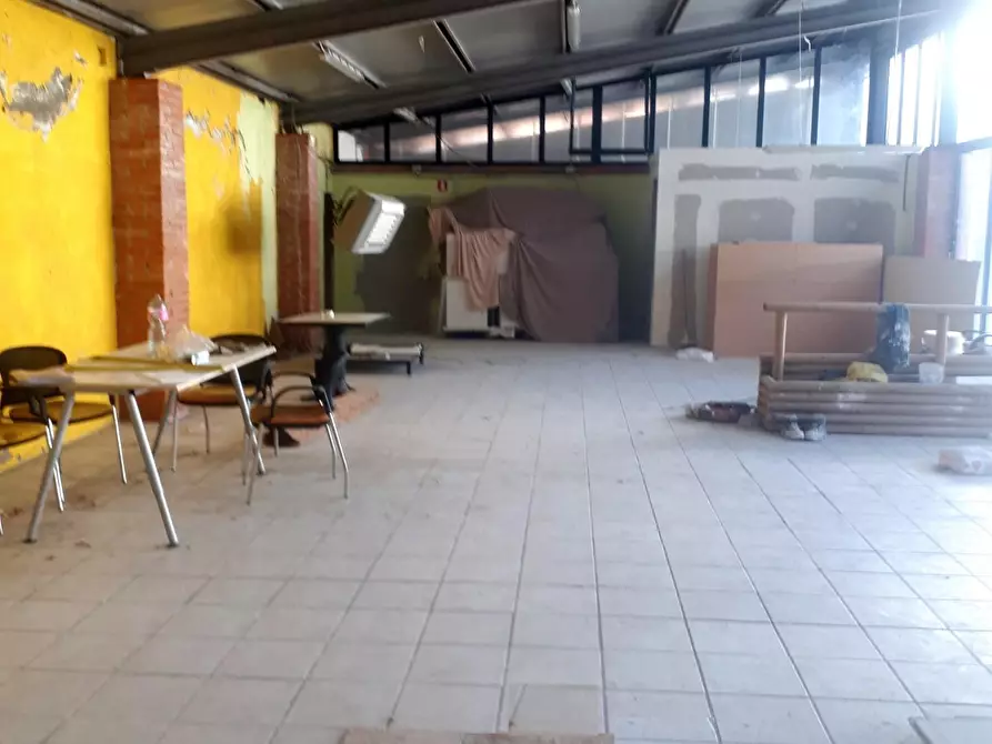 Immagine 2 di Attività artigianale in affitto  a Capannori