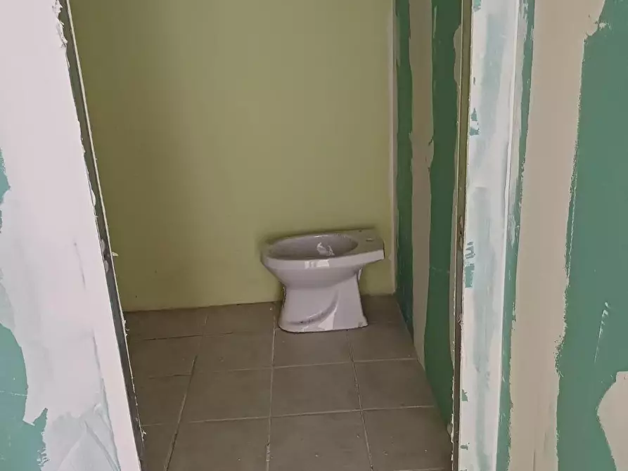 Immagine 4 di Attività artigianale in affitto  a Capannori