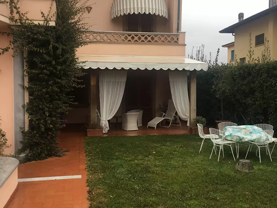 Immagine 1 di Appartamento in affitto  a Forte Dei Marmi