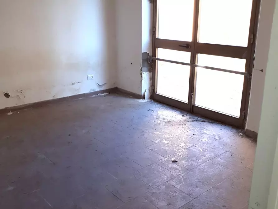 Immagine 5 di Laboratorio in affitto  a Santa Maria A Monte