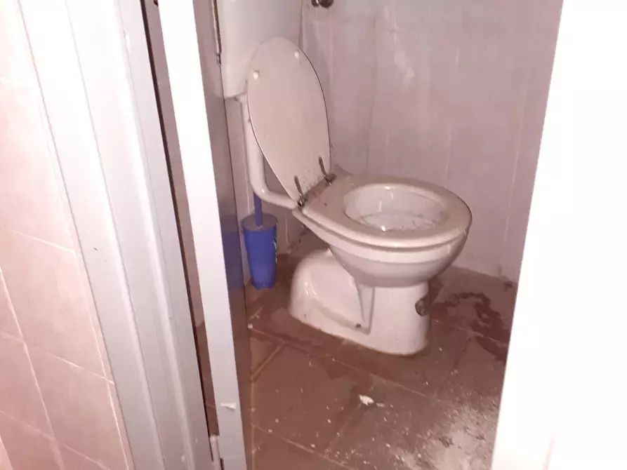 Immagine 6 di Laboratorio in affitto  a Santa Maria A Monte