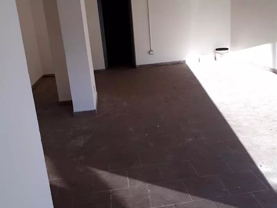 Immagine 2 di Laboratorio in affitto  a Santa Maria A Monte