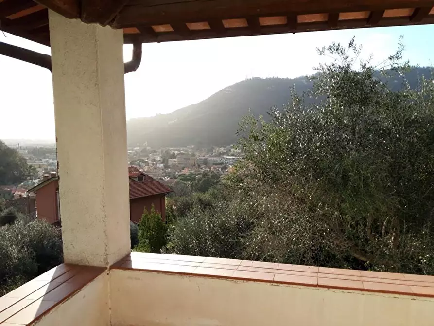 Immagine 8 di Villa in vendita  a Carrara
