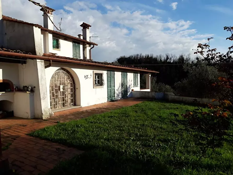 Immagine 9 di Villa in vendita  a Carrara