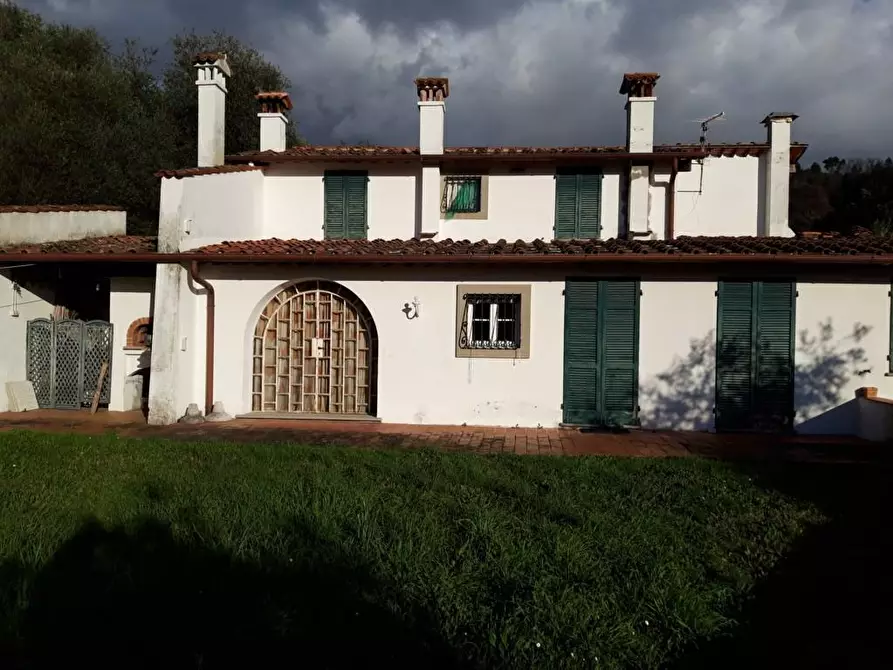 Immagine 10 di Villa in vendita  a Carrara