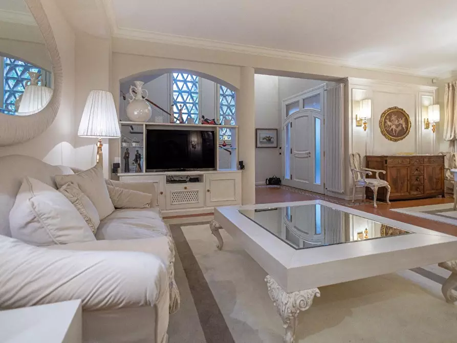 Immagine 4 di Villa in vendita  a Fucecchio