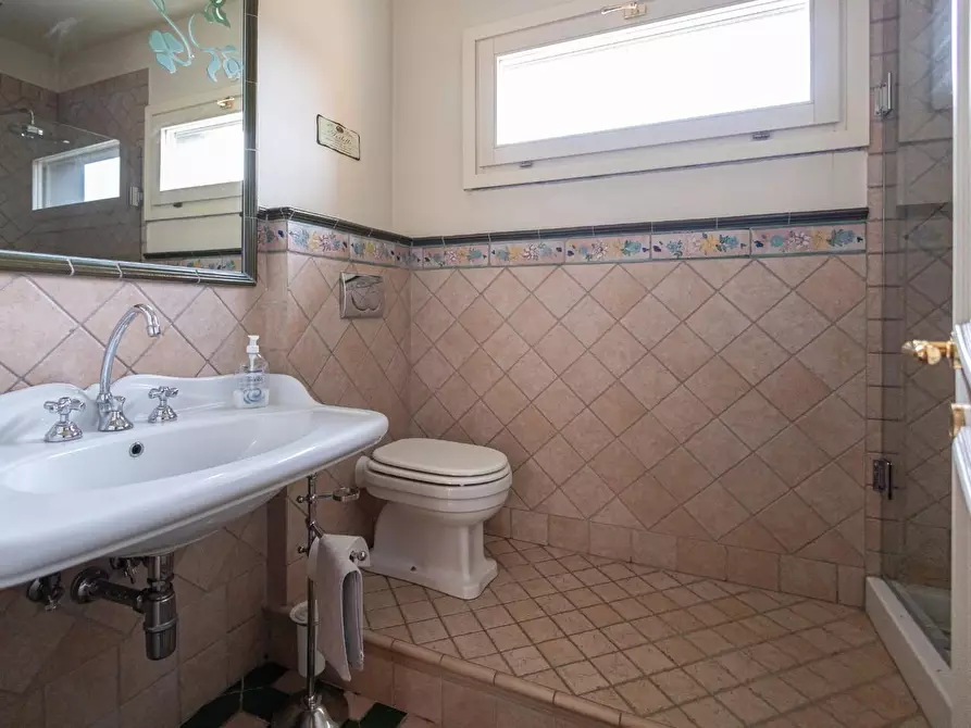 Immagine 10 di Villa in vendita  a Fucecchio