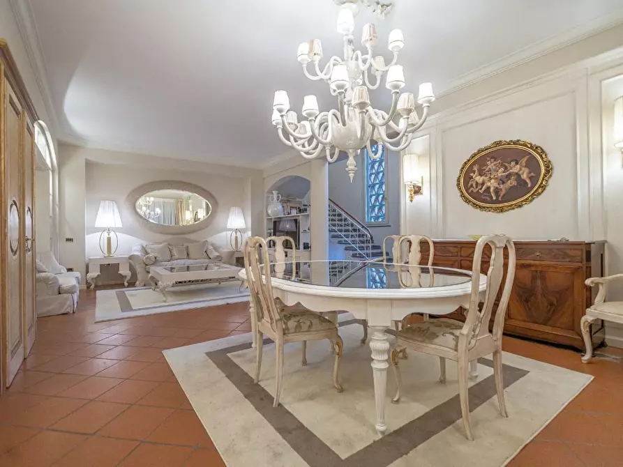 Immagine 5 di Villa in vendita  a Fucecchio